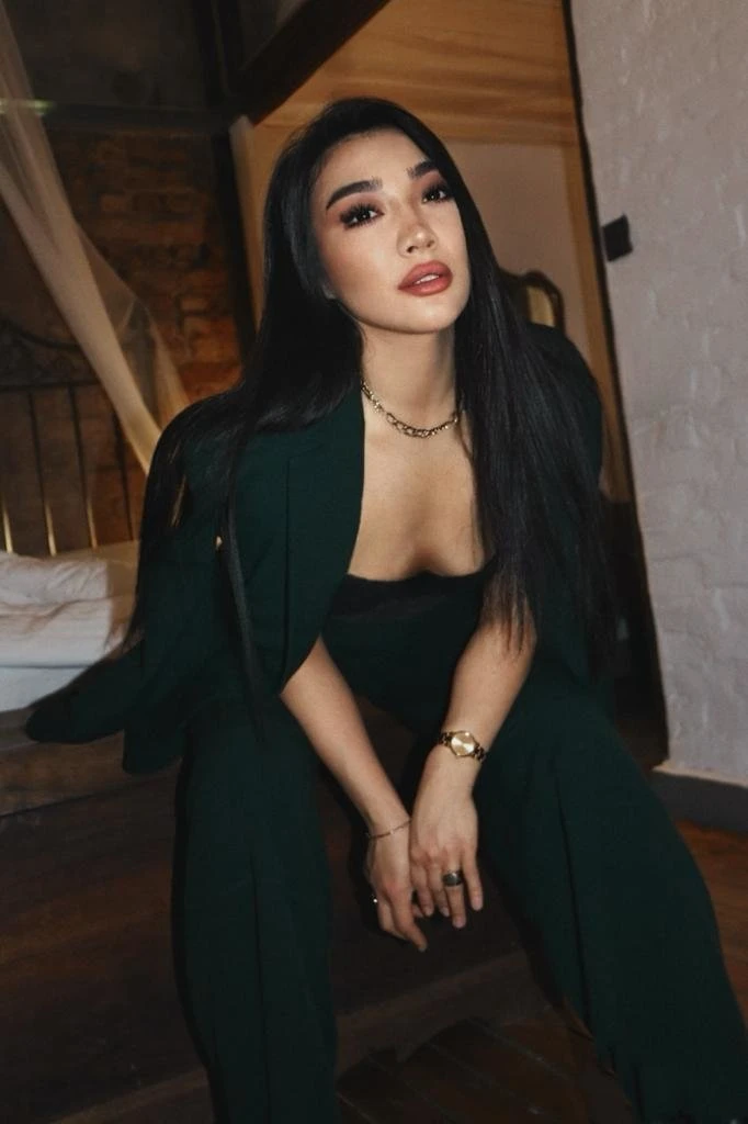 Aiperi – Kazakhstani escort in Beirut — 7 / 18
