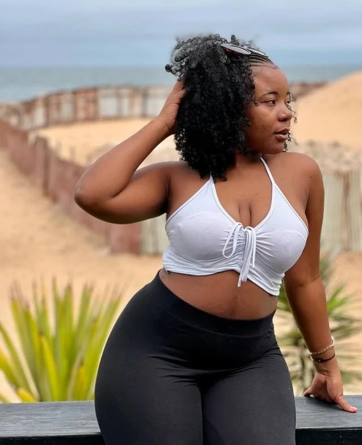 Nisha – Burundian escort in Mumbai — 1 / 4