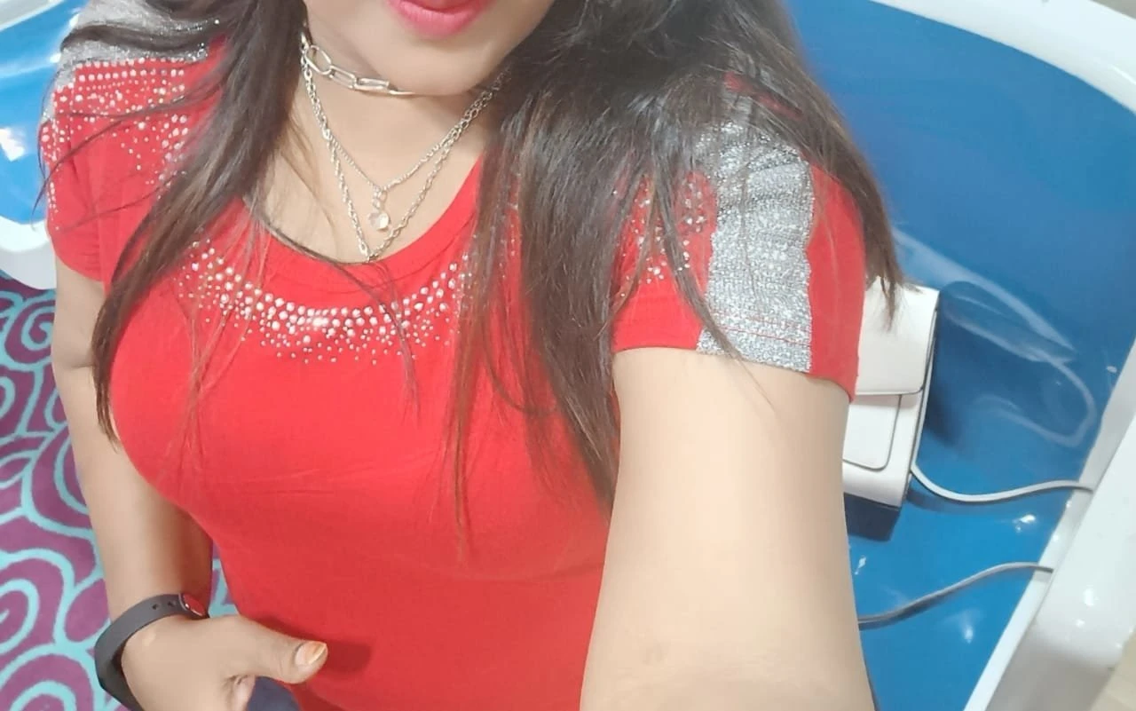 Priya Gowda – Indian escort in Bangalore — 2 / 5