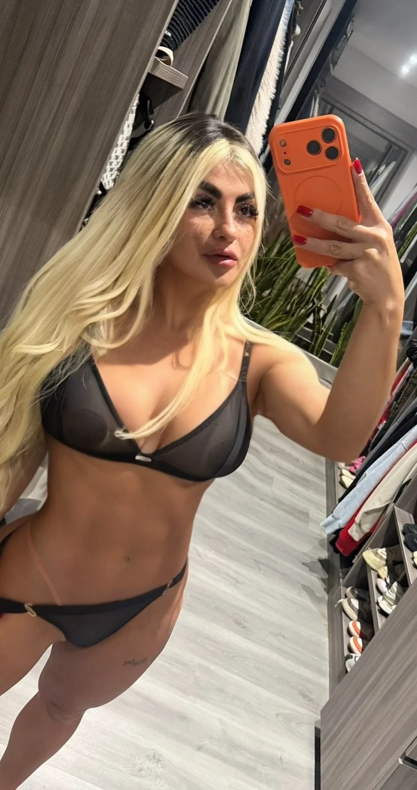 Katy – Colombian escort in Mumbai — 3 / 7
