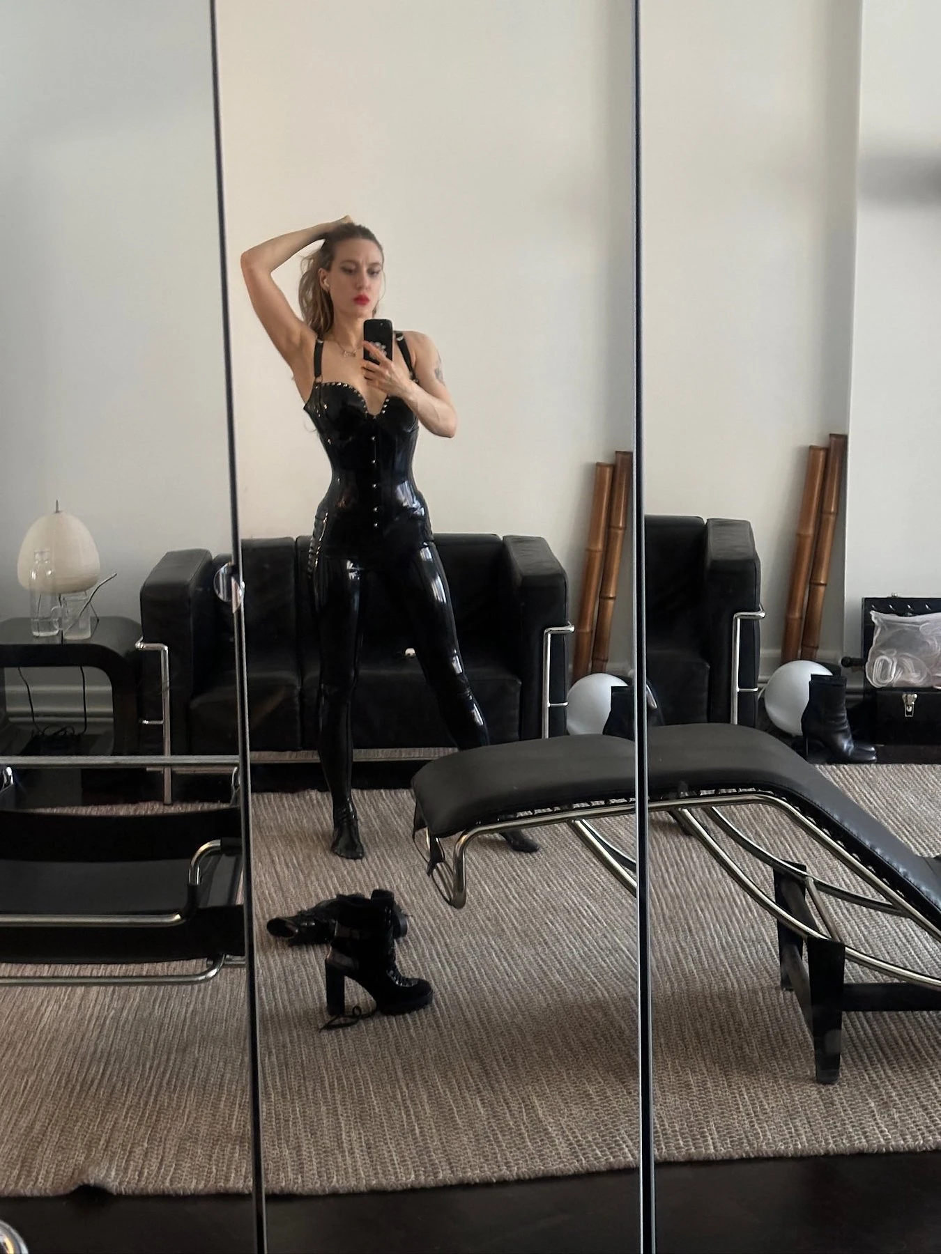 Mistress Sarah – British dominatrix in Da Nang — 4 / 7