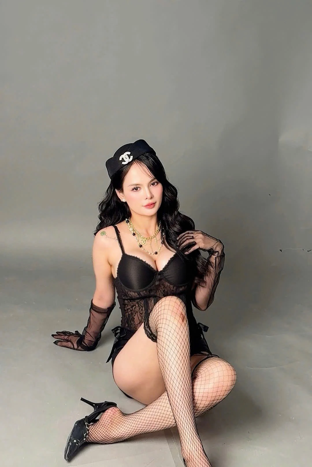 Julie – Vietnamese escort in Mumbai — 3 / 6