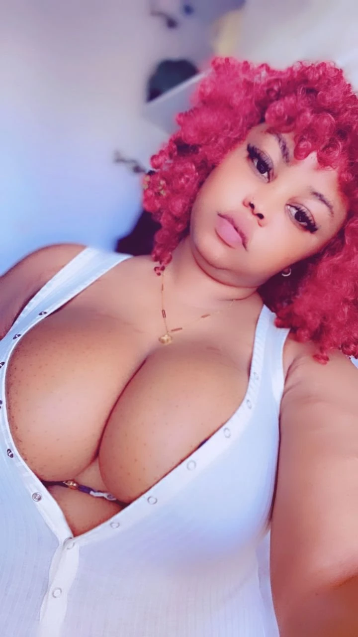 Tee – Tanzanian escort in Noida — 2 / 3