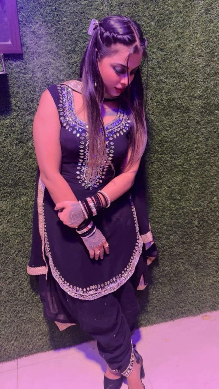 Seema 𝟳𝟬𝟳𝟴𝟲𝟳𝟴𝟵𝟴𝟳 – Angolan escort in Gurgaon — 2 / 29