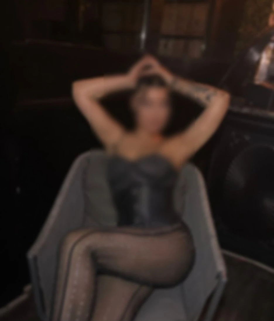 Oksana – Russian escort in Mumbai — 4 / 5