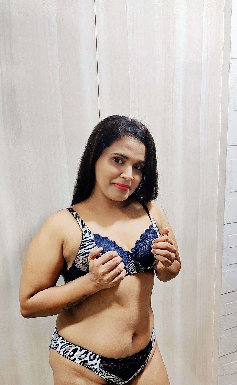 Pooja – Indian escort in Mumbai — 1 / 3
