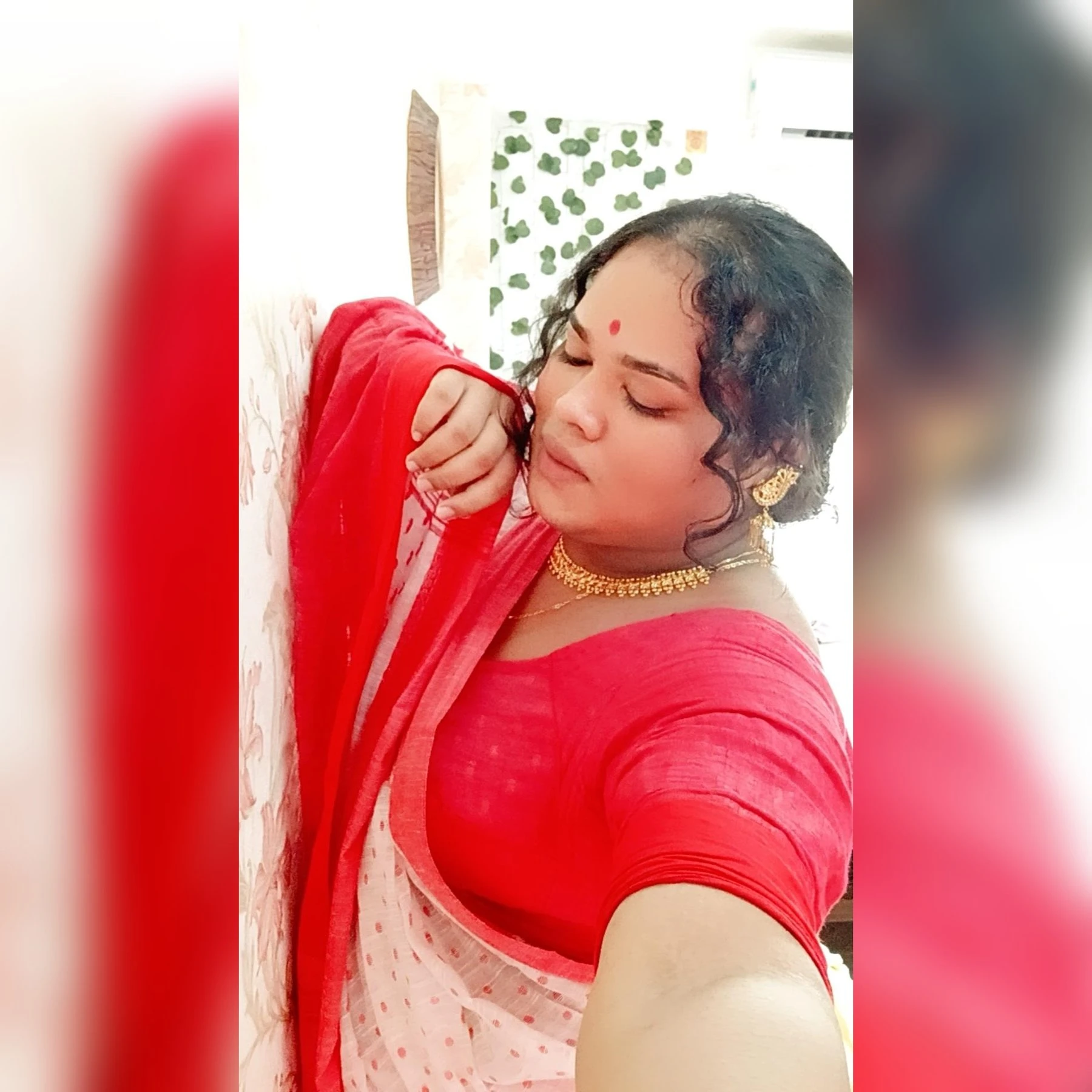 Milky Boobs Queen – Indian adult performer in Kolkata — 5 / 8