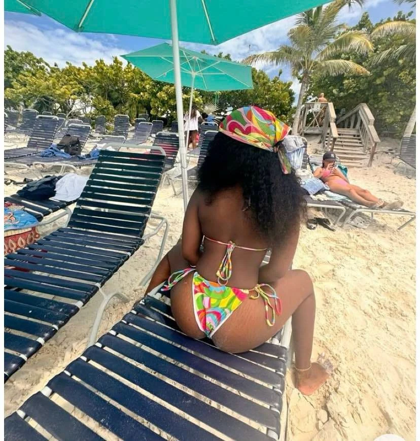 Louna – Malagasy escort in Mauritius — 1 / 2
