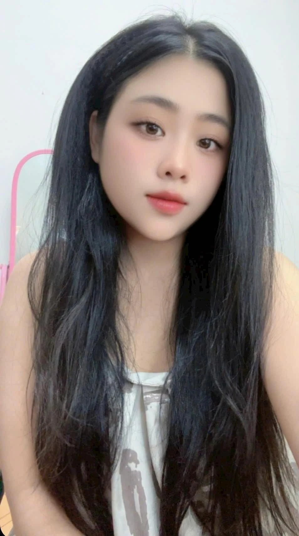 Yiuyiu – Vietnamese escort in Hanoi — 4 / 5