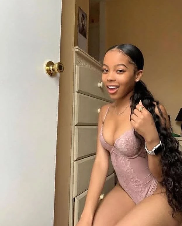 African Clarah +91//797786//4046 – escort in Mumbai — 3 / 5