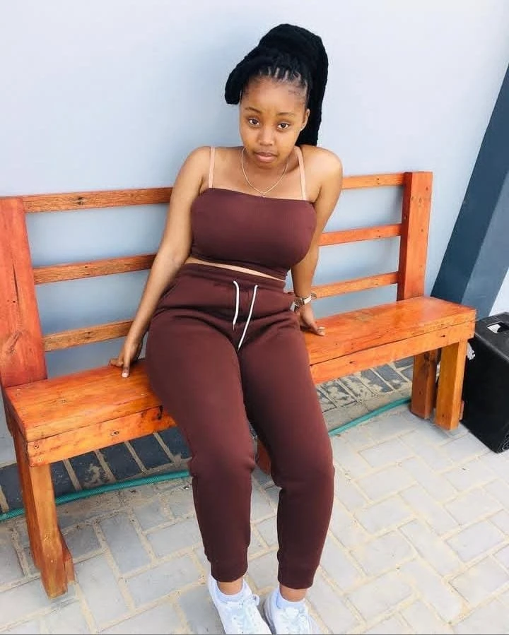 Stella – South African escort in Hyderabad — 4 / 5