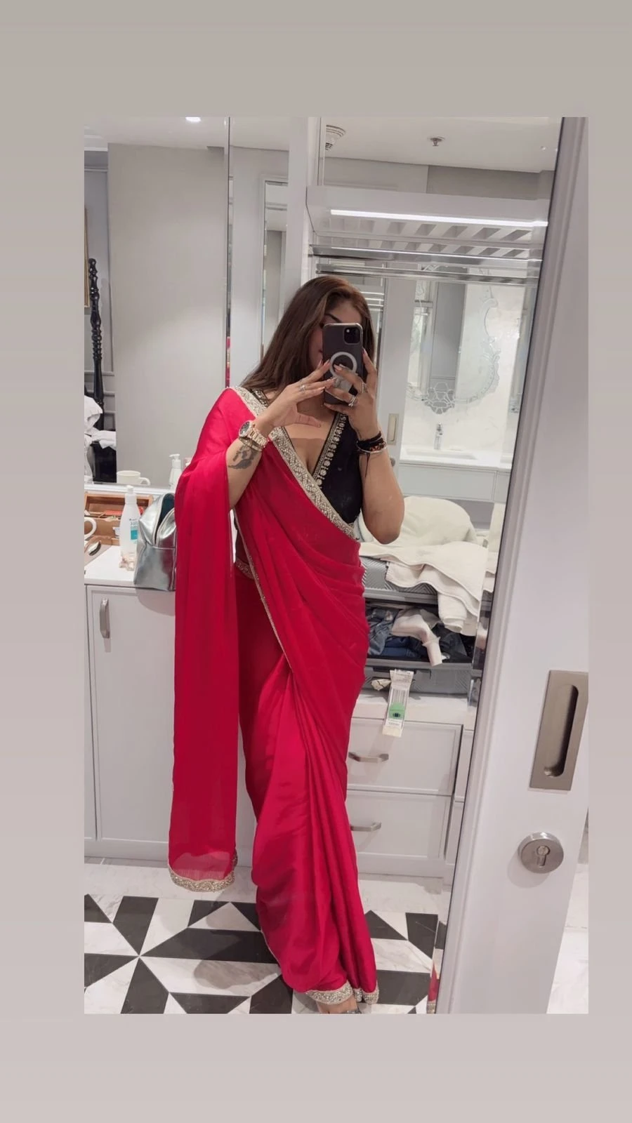 I'm Hot Girl In Saree Here To Make U Wet – Indian escort in Chennai — 4 / 6