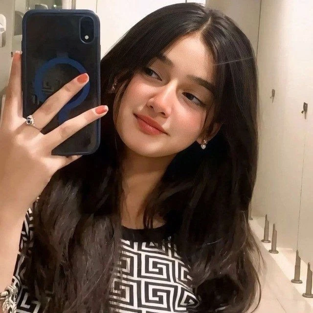 Neha Singh – Austrian escort in Hyderabad — 3 / 7
