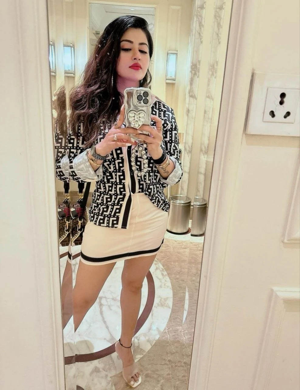 Bhumi Call Girls – Indian escort in Mumbai — 1 / 2
