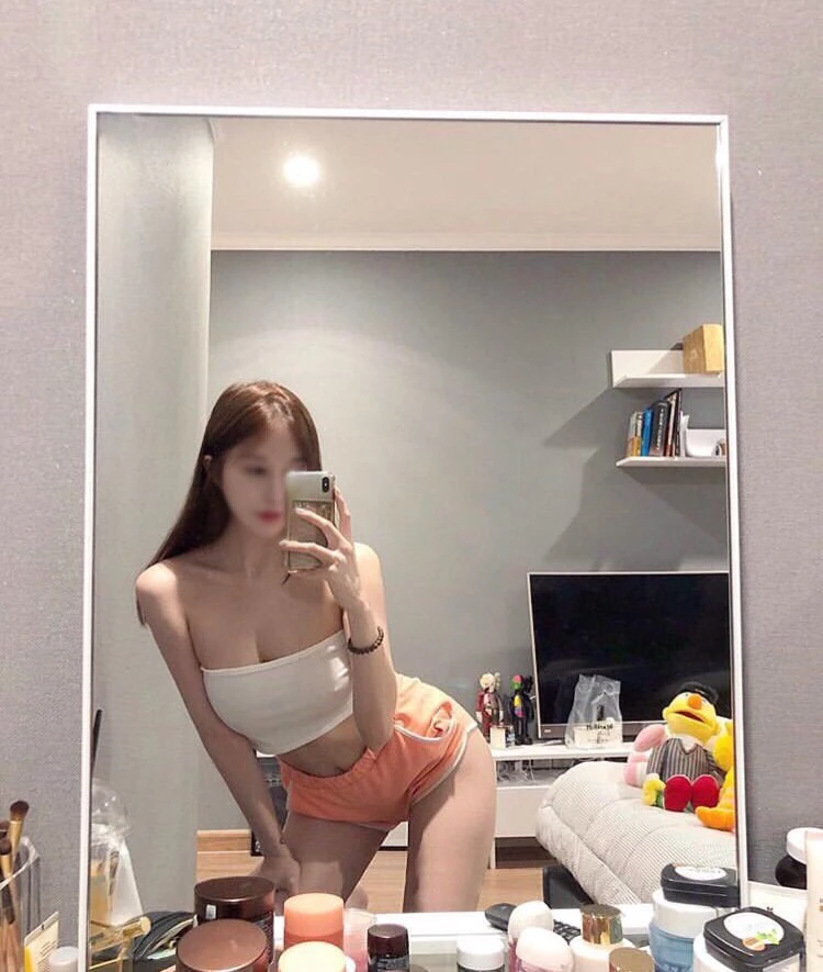 Minjoo Individual Girl – South Korean escort in Seoul — 4 / 5