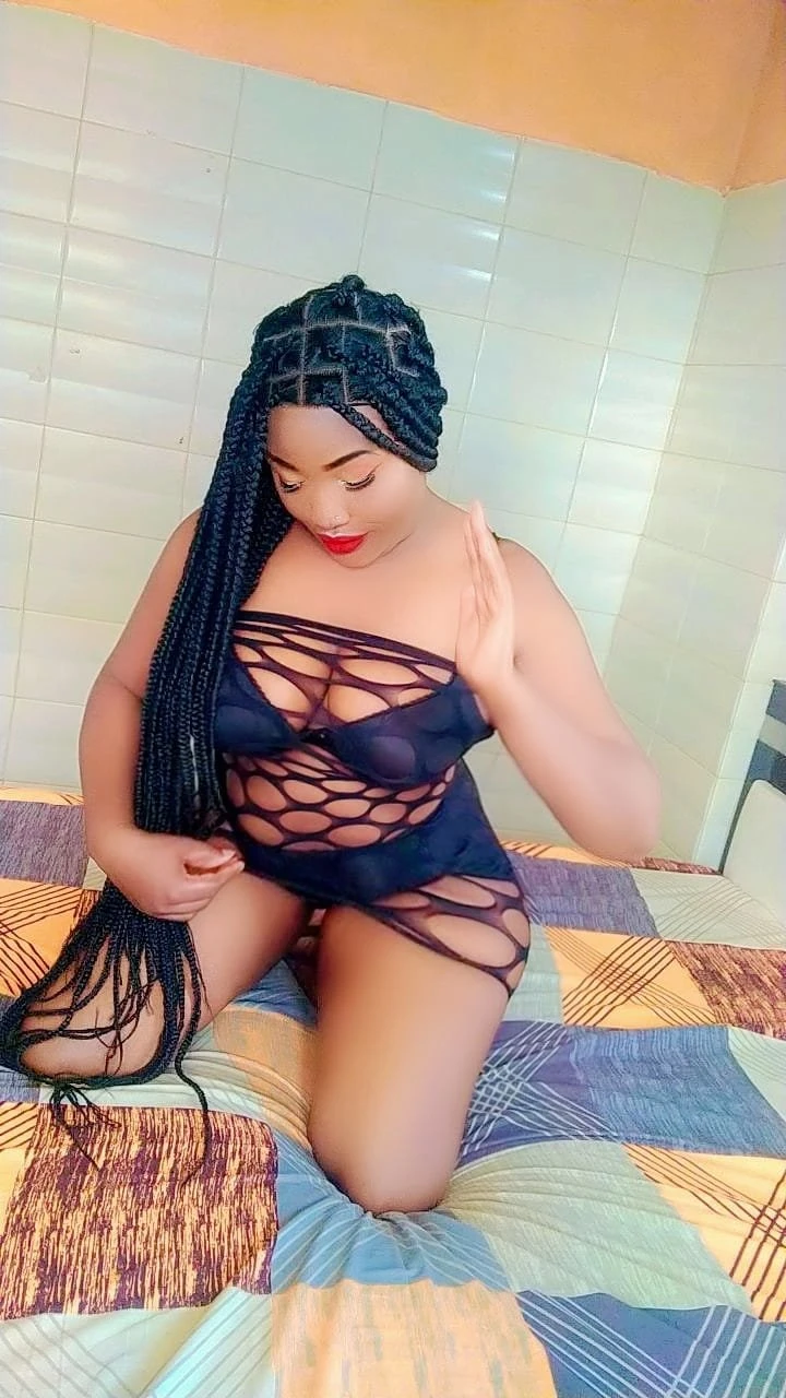 Roxy – escort in Chennai — 2 / 4
