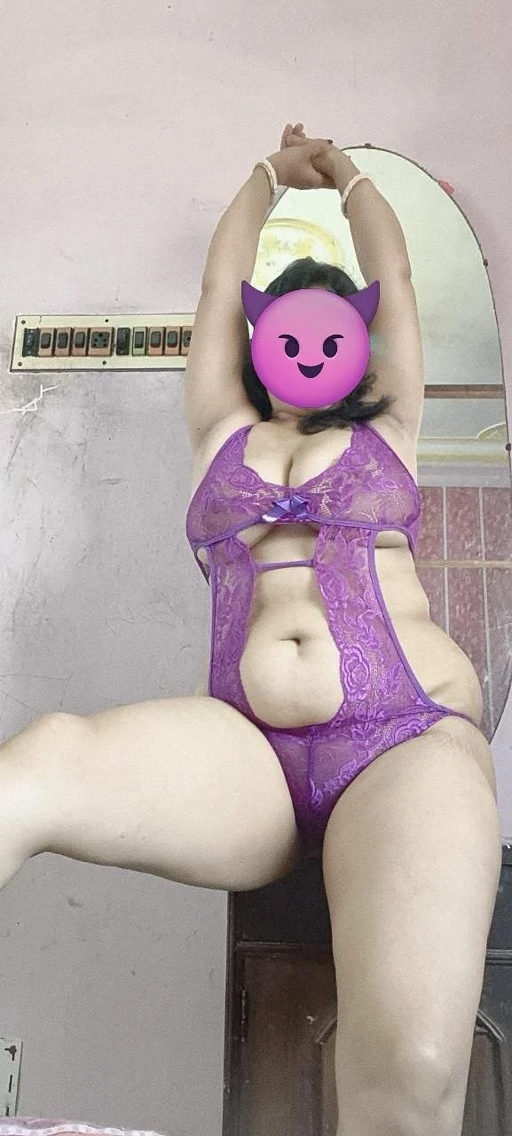 Madhuri Bhabhi – Indian escort in Kolkata — 3 / 9