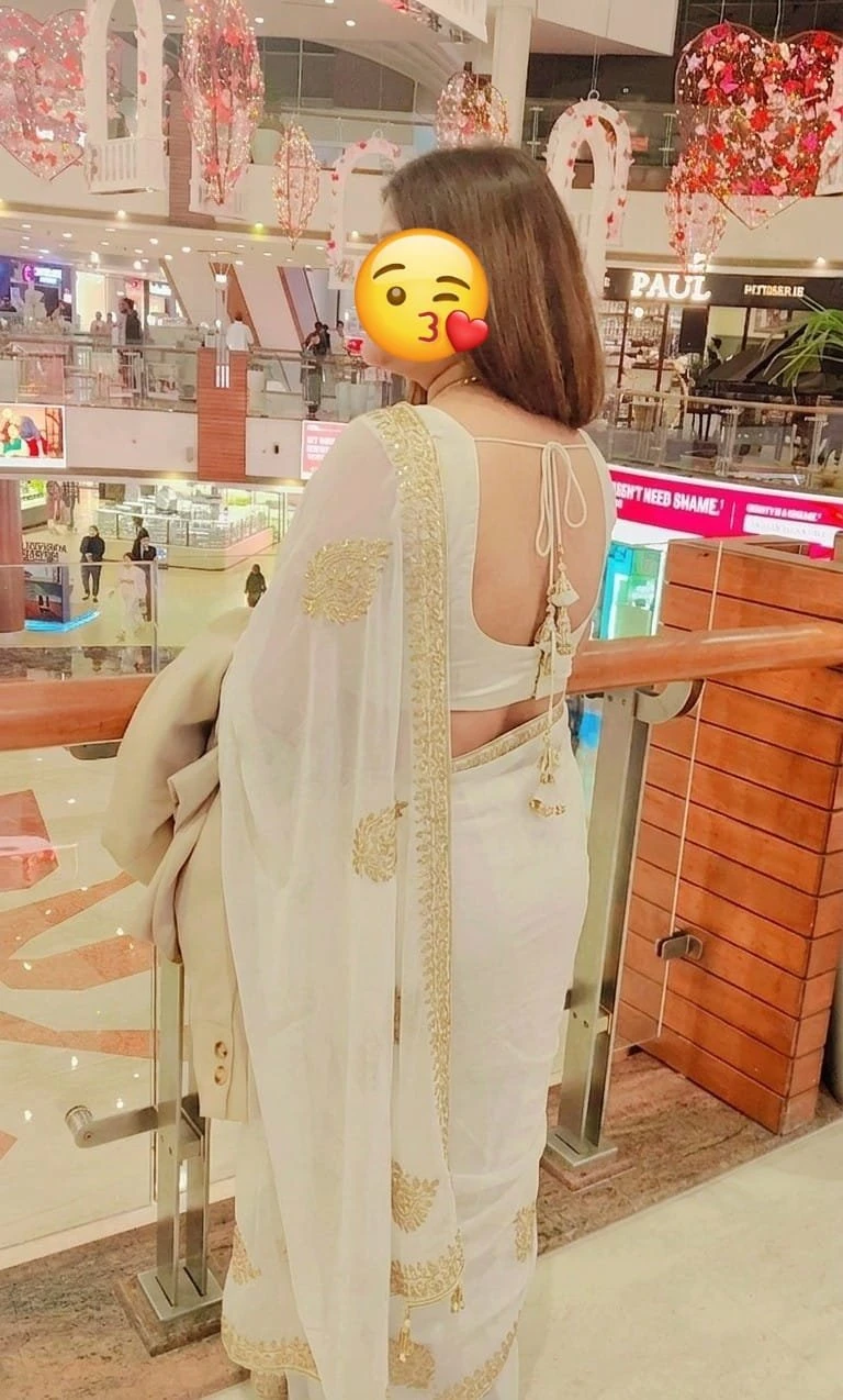 Independent bhabhi cam show – Indian adult performer in New Delhi — 28 / 30