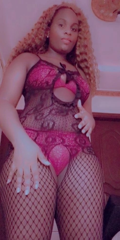 Jessy – Tanzanian escort in New Delhi — 2 / 3