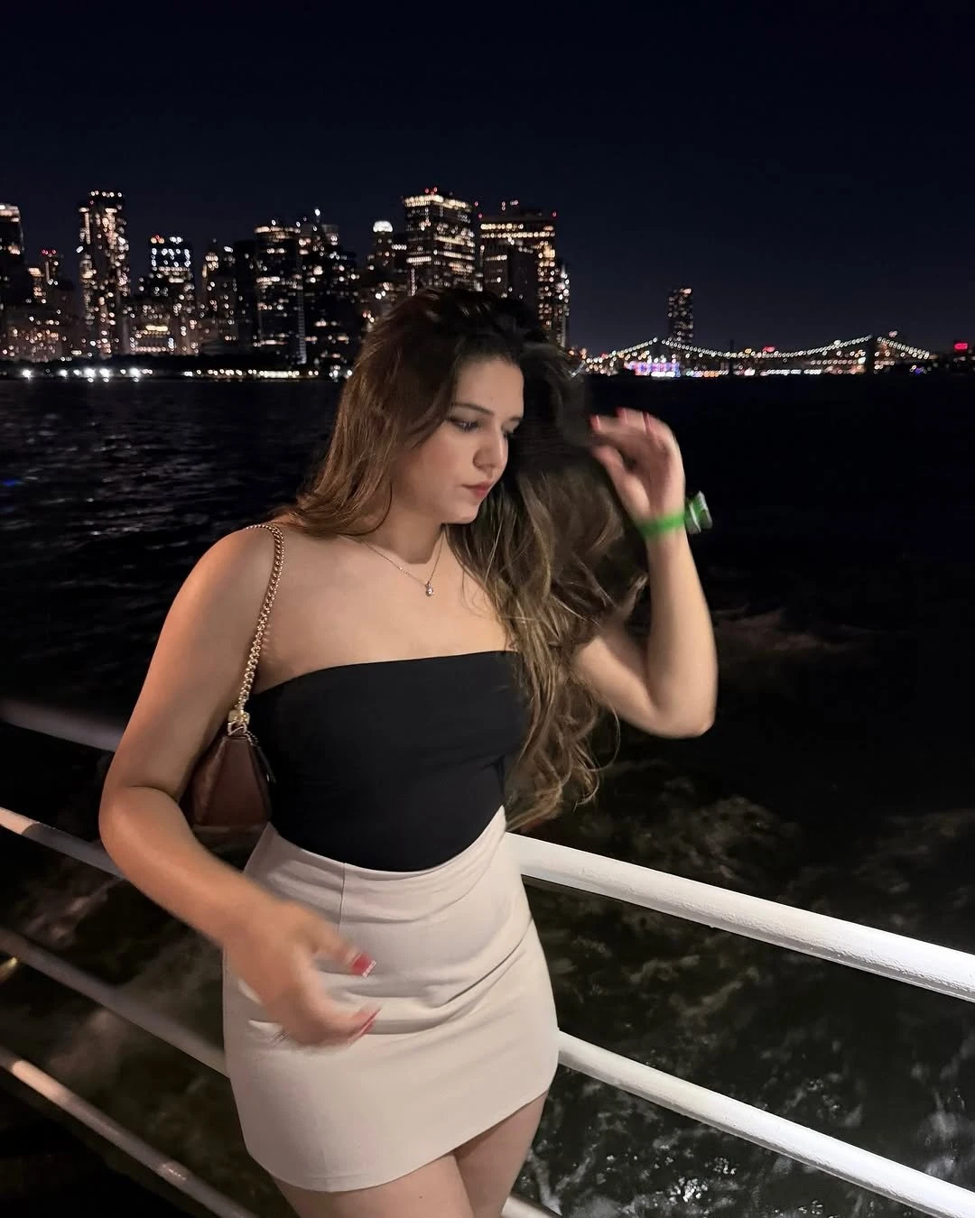 Apurva – Indian escort in Navi Mumbai — 3 / 4
