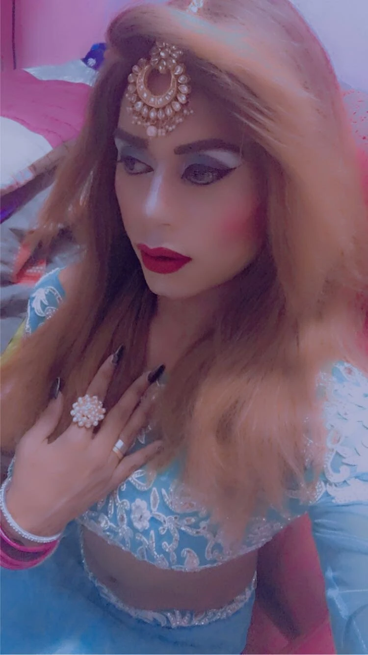 Riya – Indian escort in Mumbai — 2 / 4