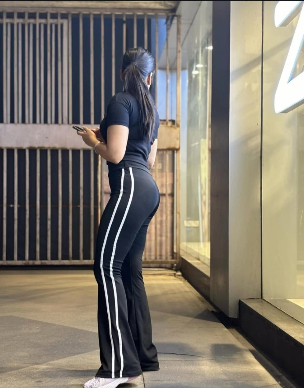 Lizzzz – Nepalese escort in Kathmandu — 4 / 5