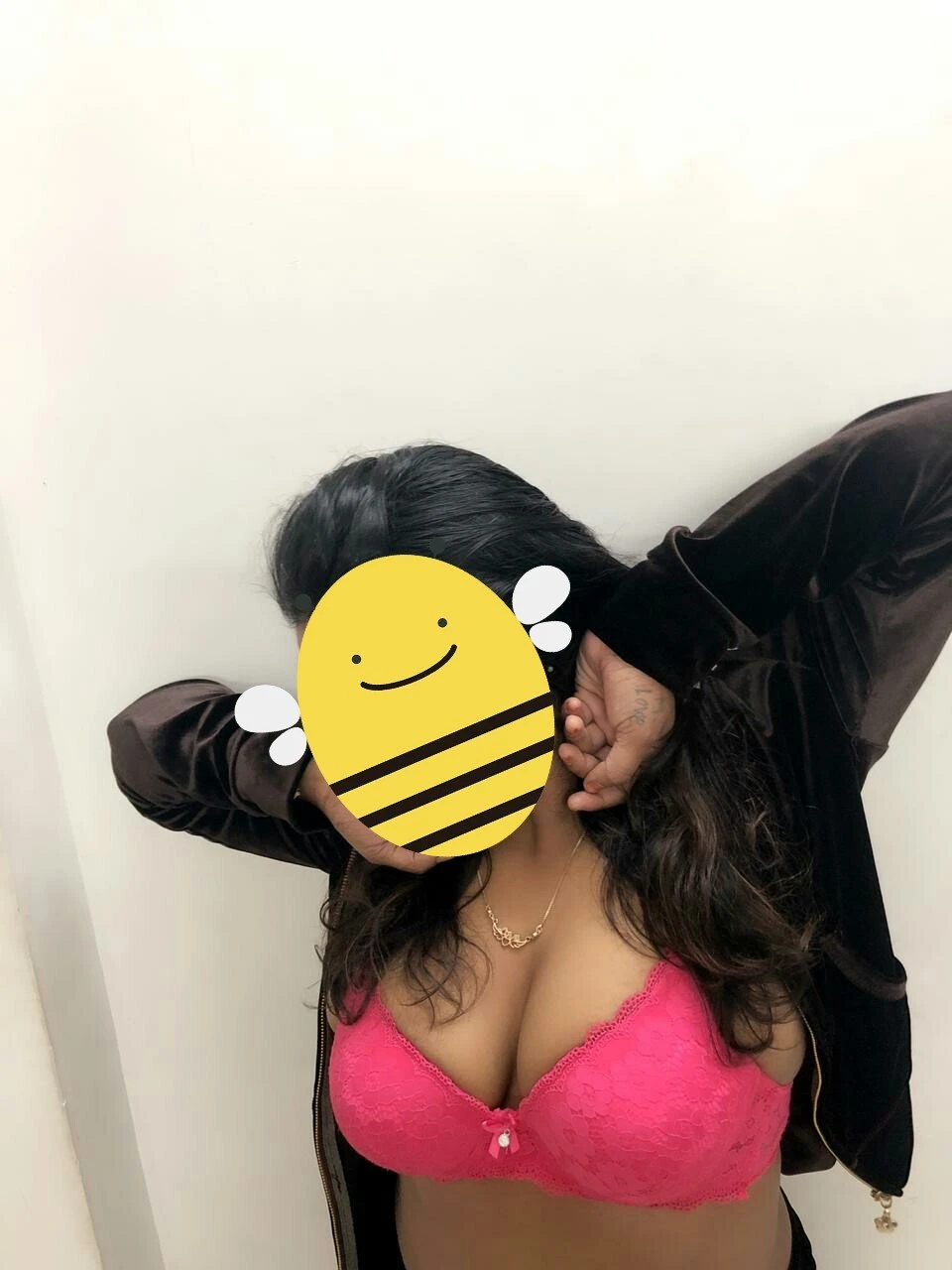 Zara690 – Indian escort in Mumbai — 10 / 15