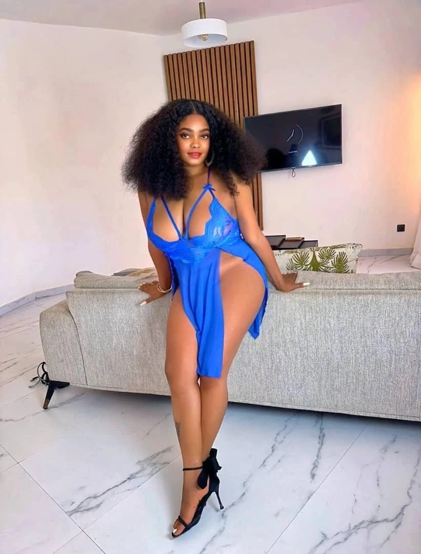 Pouch – Ghanaian escort in Dakar — 4 / 5