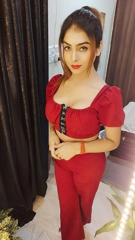 Pallavi Tyagi – Indian escort in Mumbai — 2 / 4