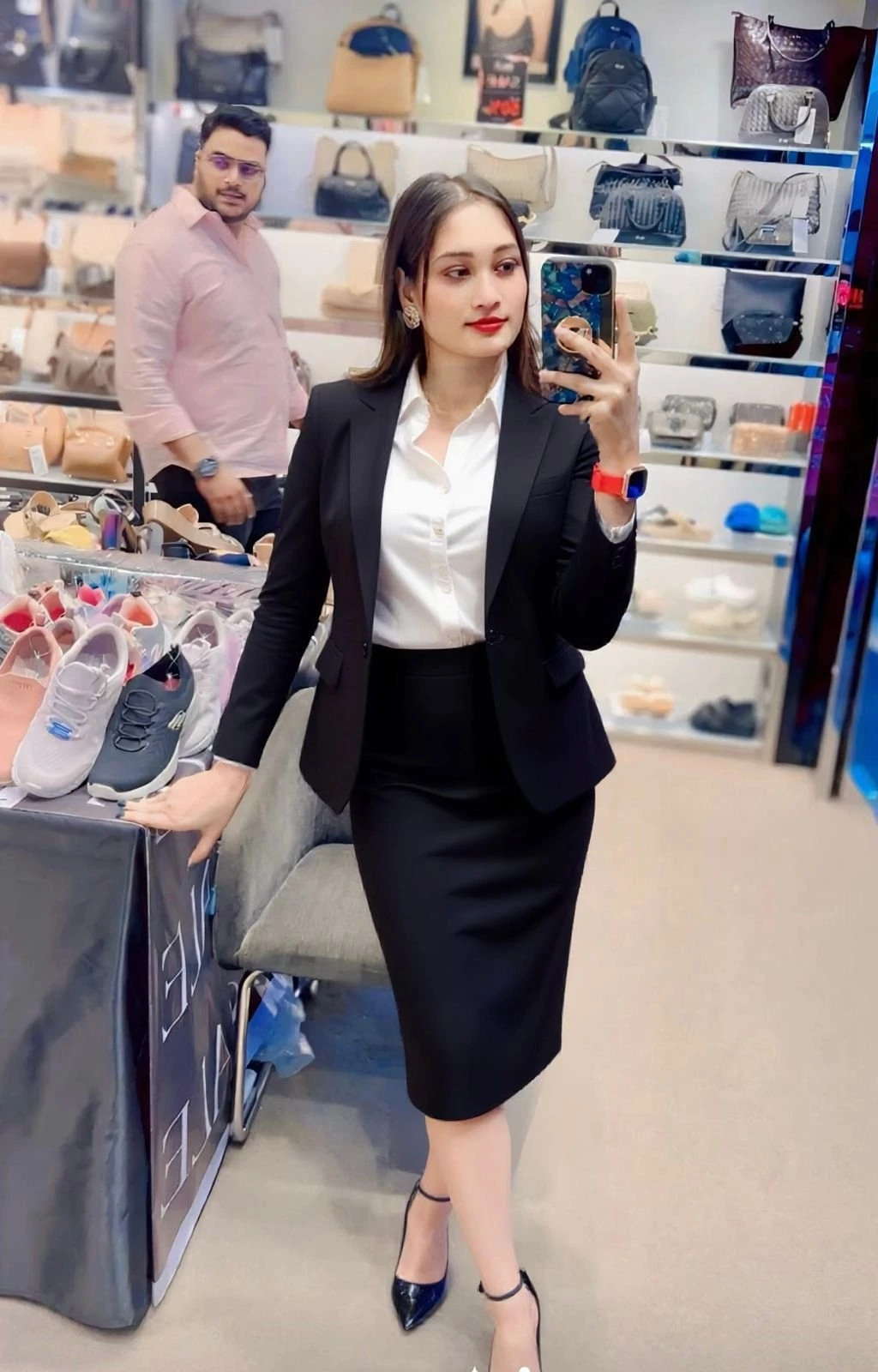 Anisha Khan – Indian escort in Hyderabad — 7 / 17
