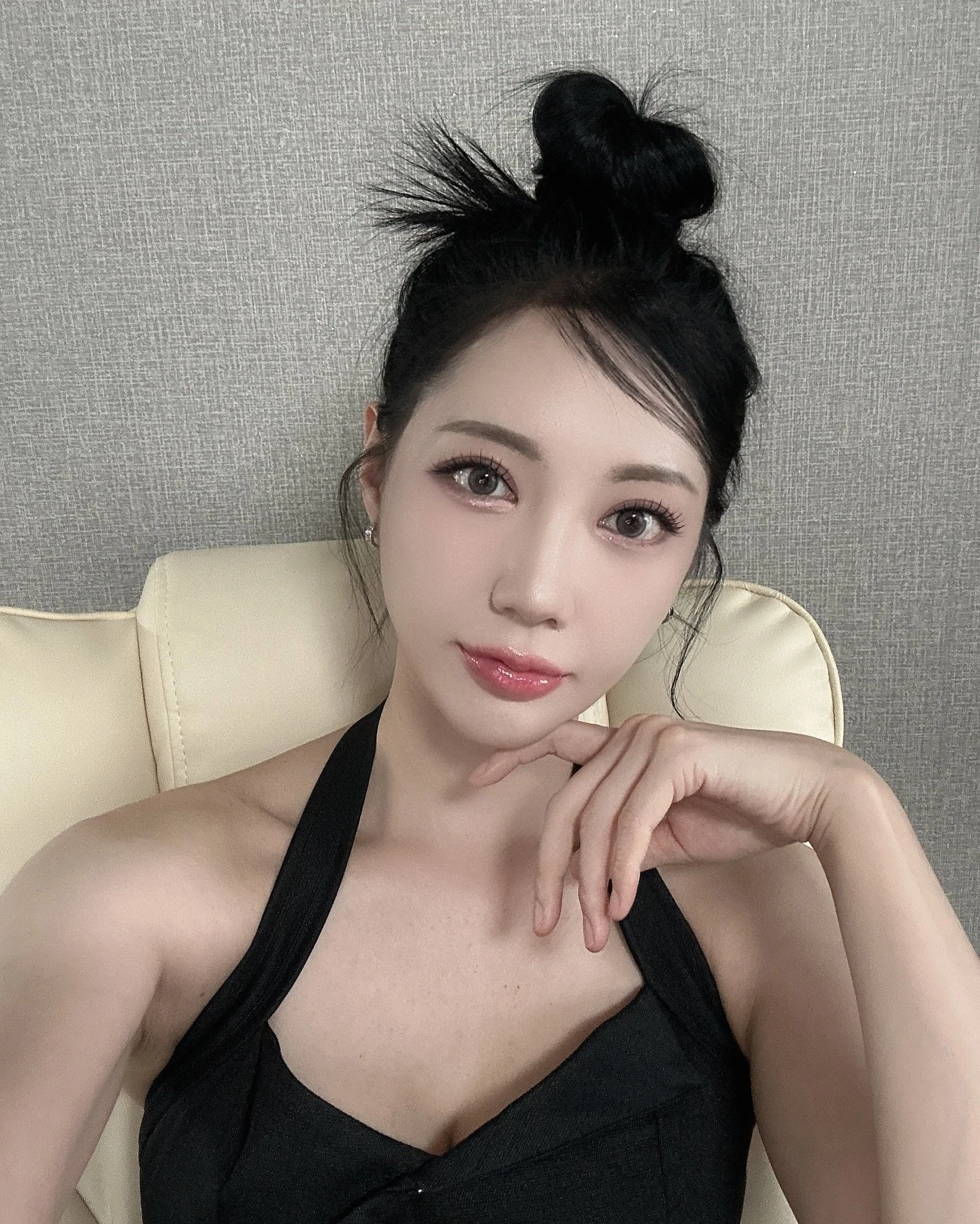 Riri – South Korean escort in Hong Kong — 2 / 5