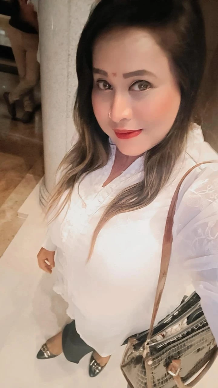 Shalja Real meet or cam show – Indian escort in Hyderabad — 3 / 5