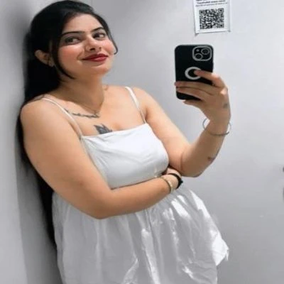 Sakshi Raj – Indian escort in Mumbai — 1 / 2