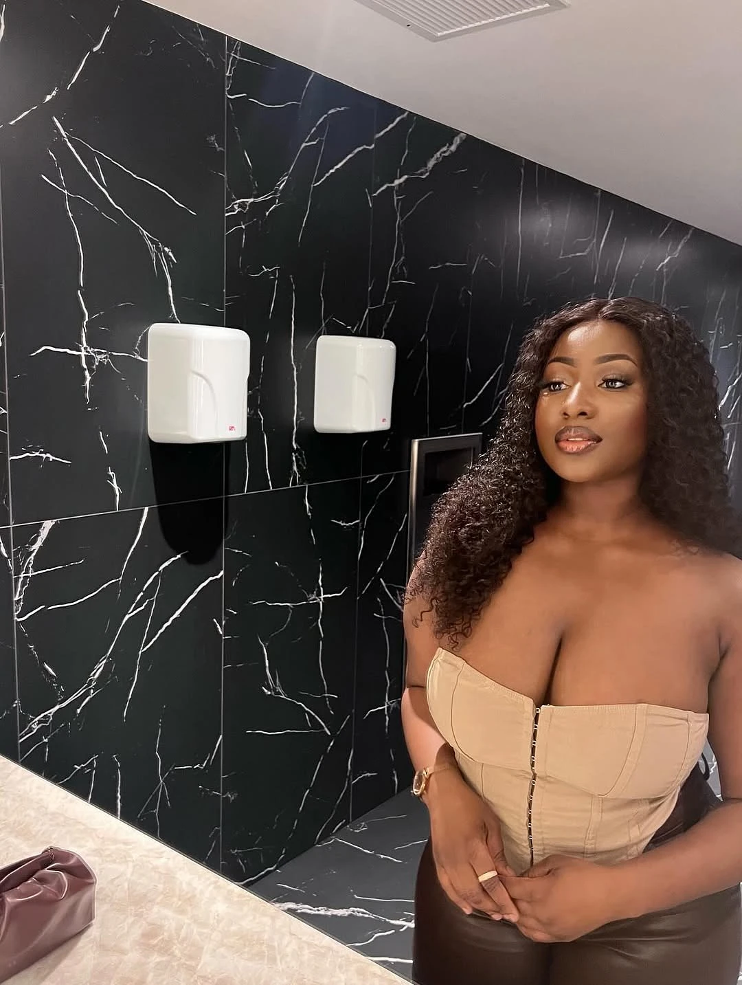 African Phifi +91//913300//6423 – escort in Pune — 11 / 15