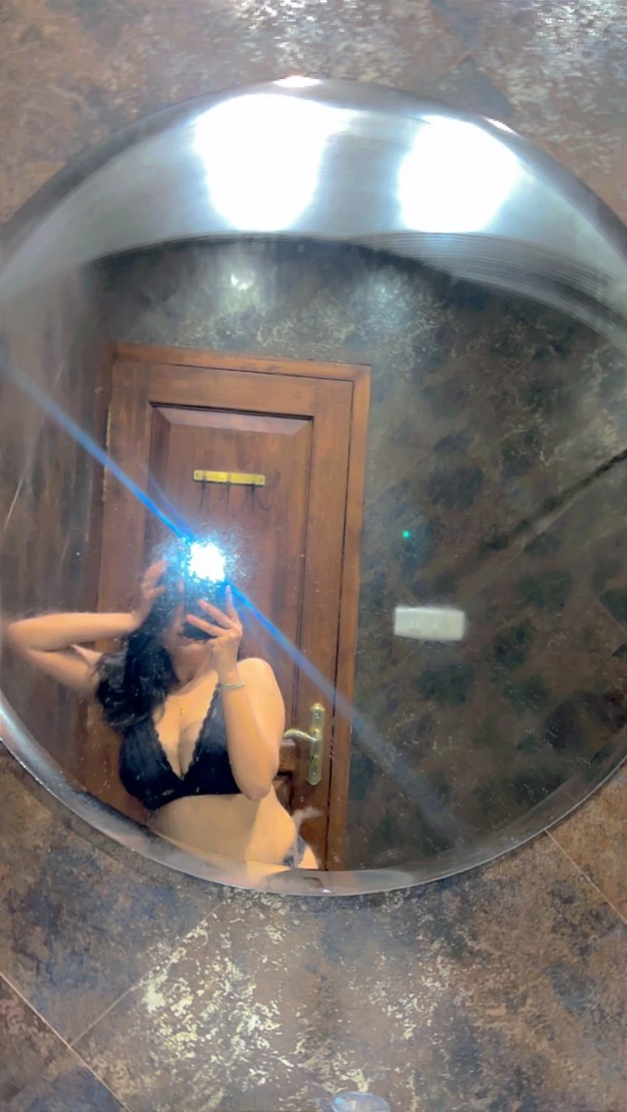 Kanika – Indian escort in New Delhi — 2 / 4