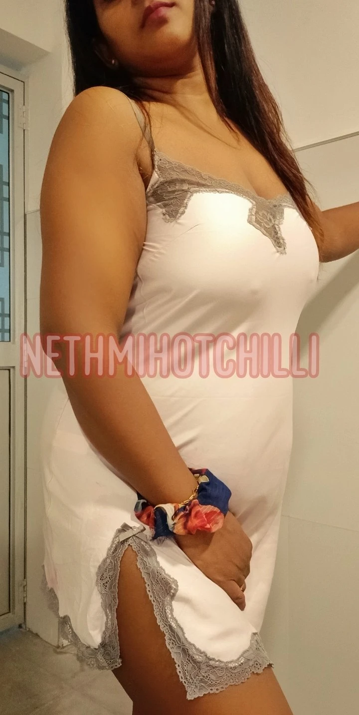 Nethmi LIVE SHOW – Sri Lankan escort in Colombo — 18 / 26