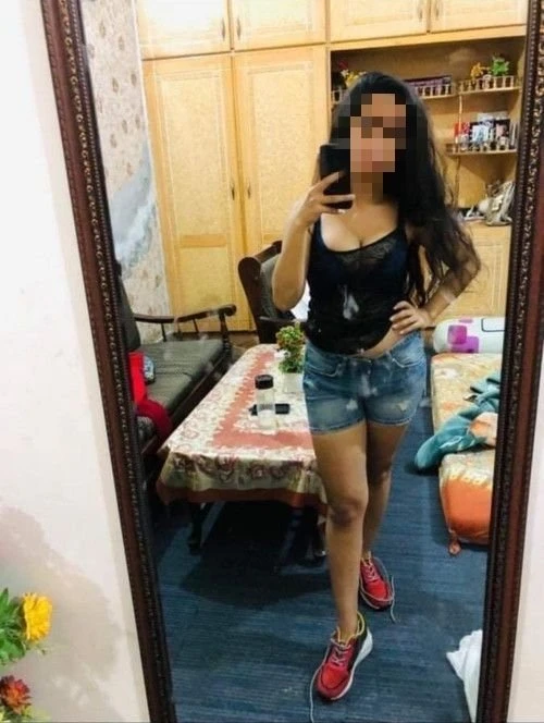 Radhika Cam and Real Meet – Indian escort in Bangalore — 2 / 5
