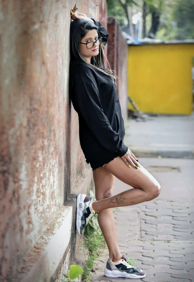 INDEPENDENT SONA CAM SEX OR REAL MEET – Indian escort in Mumbai — 1 / 3