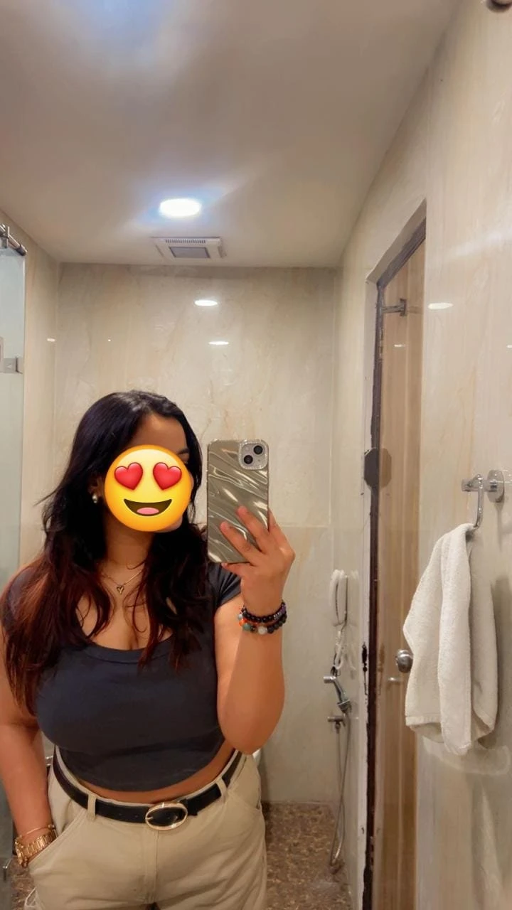 Simmy Collage Girl Waiting Gentlemen – Indian escort in Noida — 2 / 4