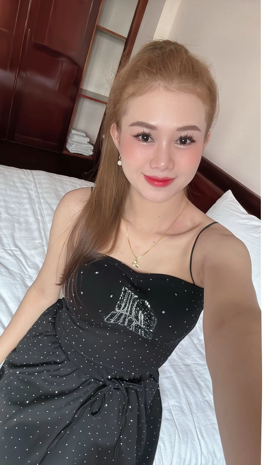 Cherry New – Vietnamese escort in Mumbai — 2 / 6