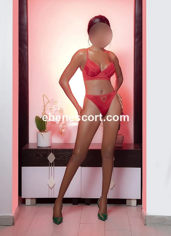 Jewel – Ivorian escort in Abidjan — 5 / 9
