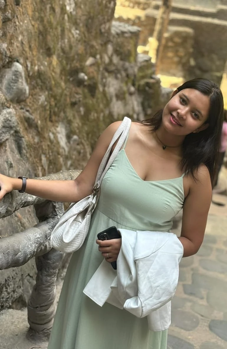 Akshita – Indian escort in Mumbai — 2 / 4