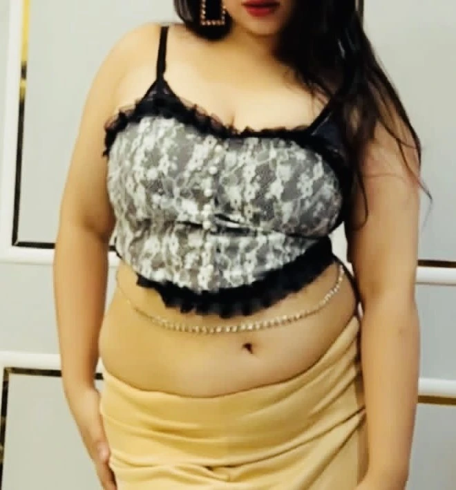 Saasha office girl best sessions – Sri Lankan escort in Colombo — 2 / 4