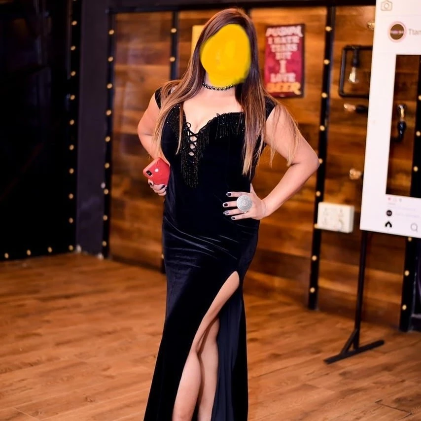Kavya Hand to Hand Payment – Indian escort in Hyderabad — 4 / 5