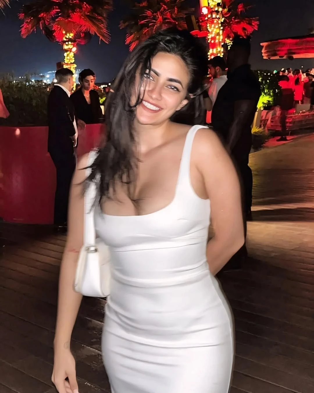 Pune Escorts 5★star Luxury Hotel – Indian escort in Pune — 2 / 4