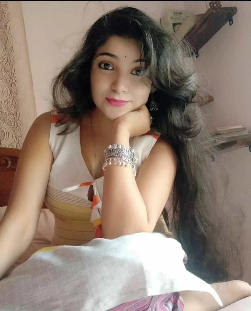 Ananya Sharma – Indian escort in Pune — 1 / 2