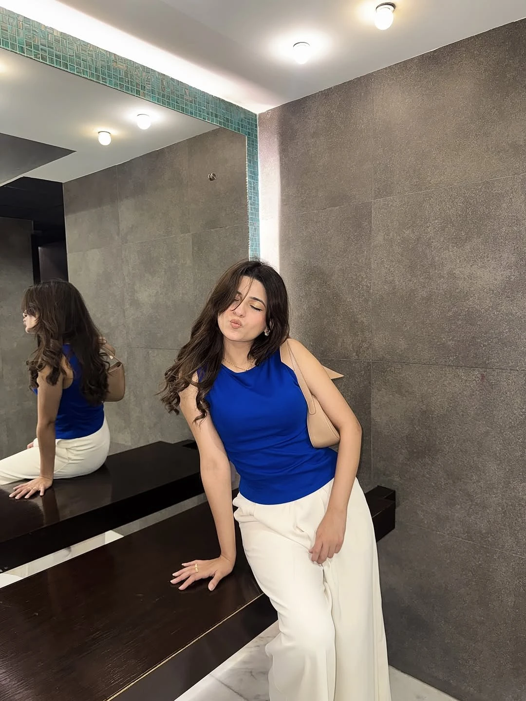Aayushi – Indian escort in New Delhi — 4 / 5