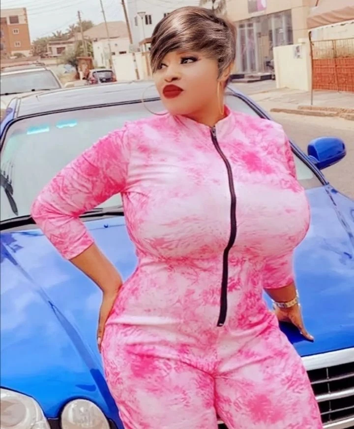 Lovina – Kenyan escort in Lomé — 4 / 5