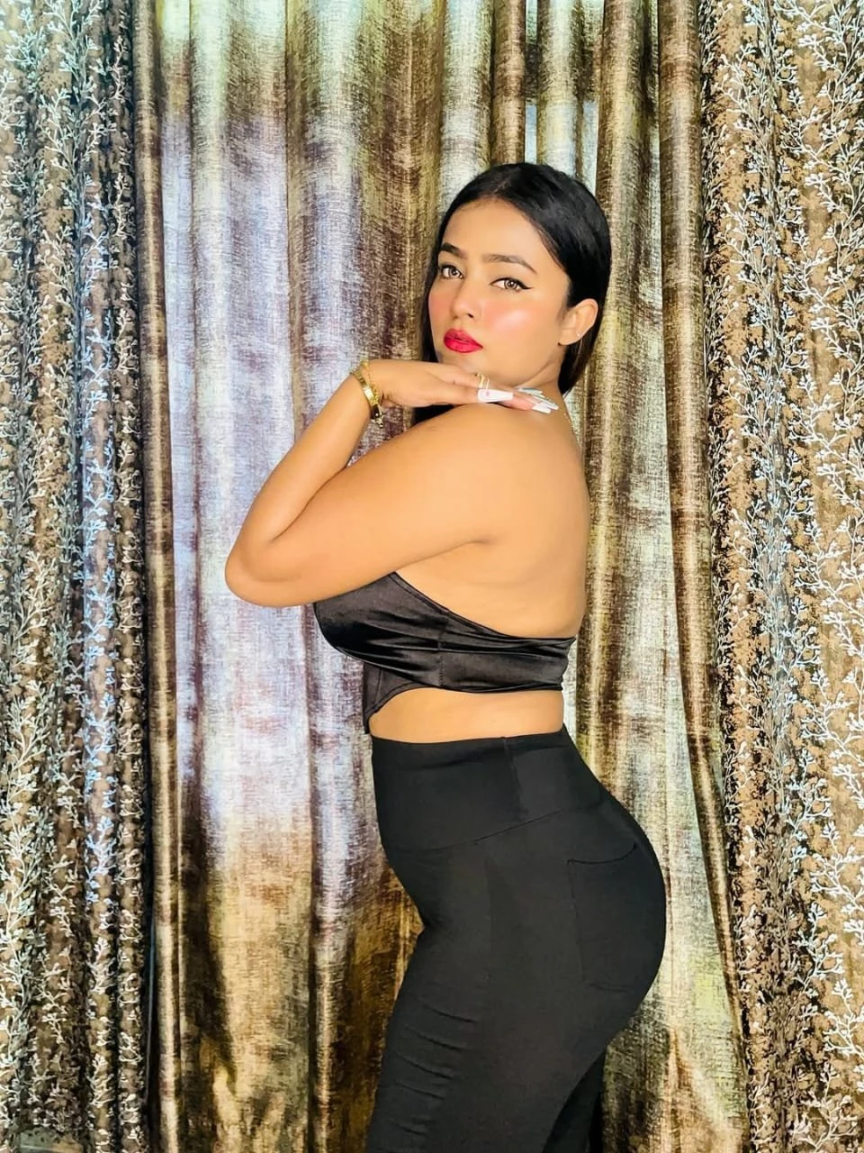 Priyanka – Indian escort in Vadodara — 2 / 3