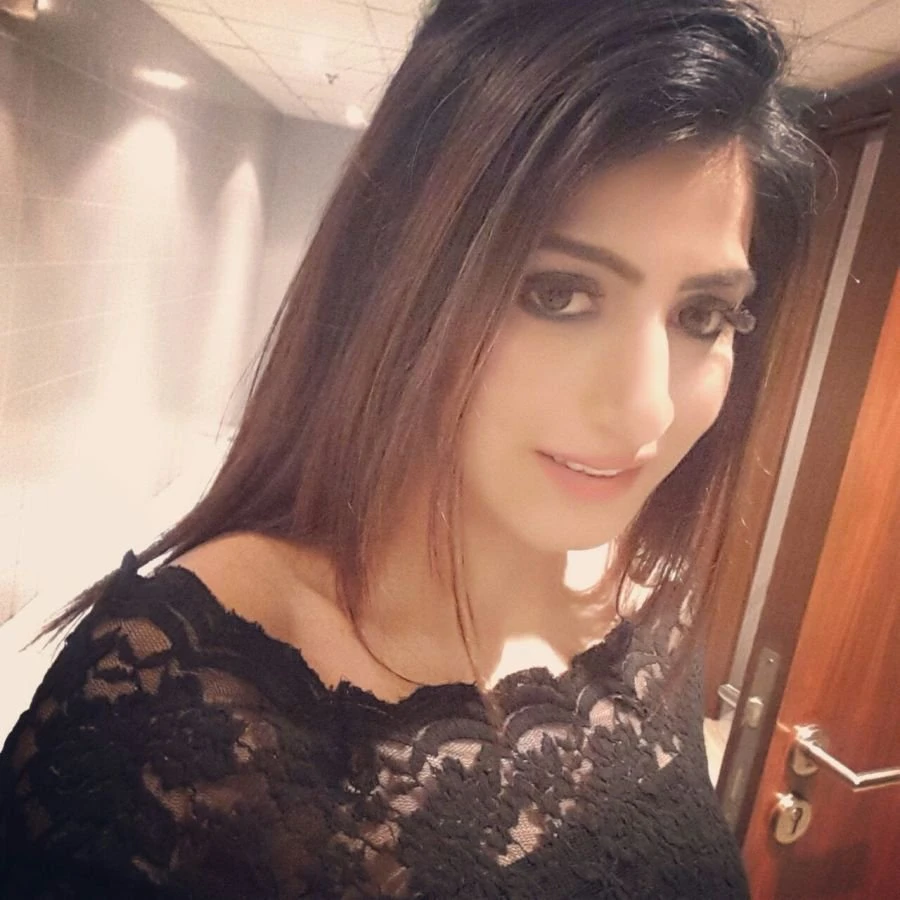 Minahil Malik – Pakistani escort in Karāchi — 6 / 11